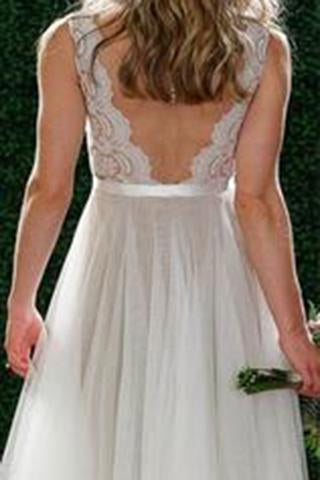 Beach New Style Elegant Modest V-Neck A-Line Backless Tulle Wedding Dresses